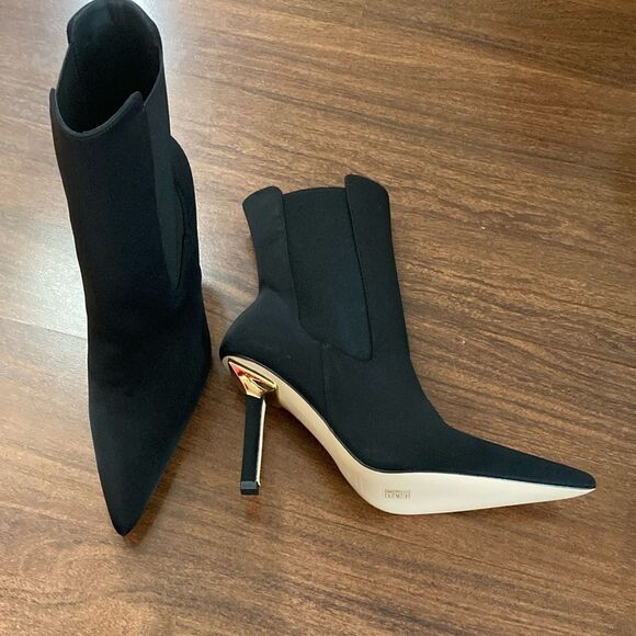 Good American Sleek Black Heeled Boots - Picture 3 of 8